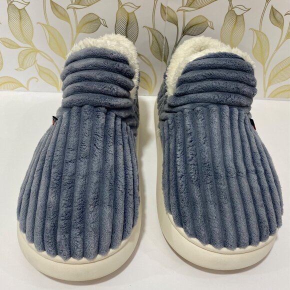 Cozy Plush Lined Slip-On Slippers With Ribbed Design & Durable Rubber Sole NWOT - Picture 3 of 8